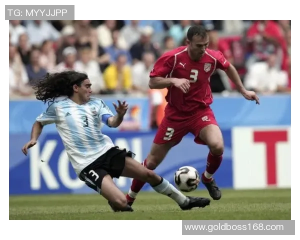 身体缺陷却成就传奇 足球星凭坚韧与努力超越极限创造辉煌